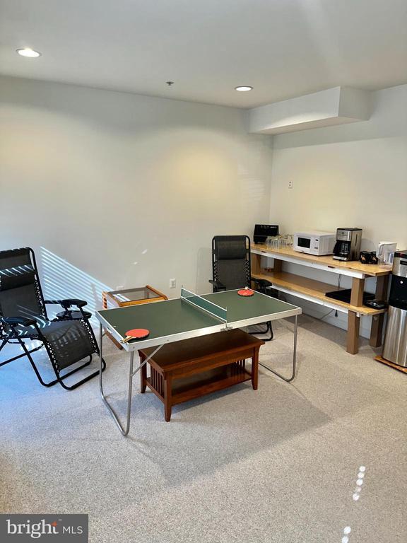 Building Photo - 1607 Seneca Ave