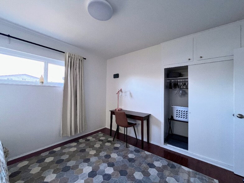 Building Photo - 17700 S Western Ave