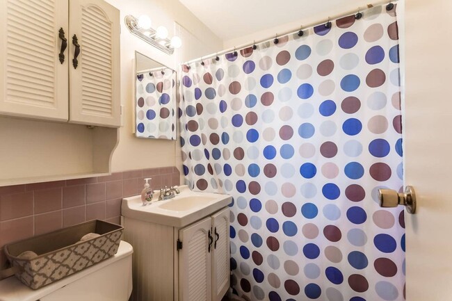 Building Photo - Beautiful 3 Bed Ranch Home with Finished Basement