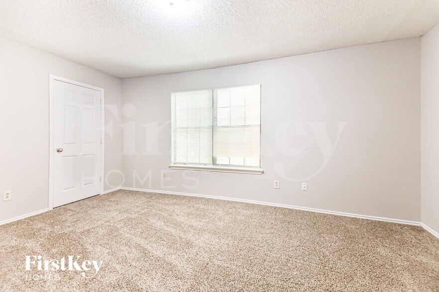 Building Photo - 1403 Bradford Pl