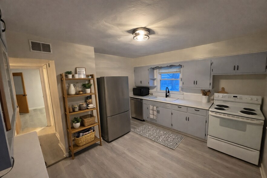 Building Photo - 408 N 68th St