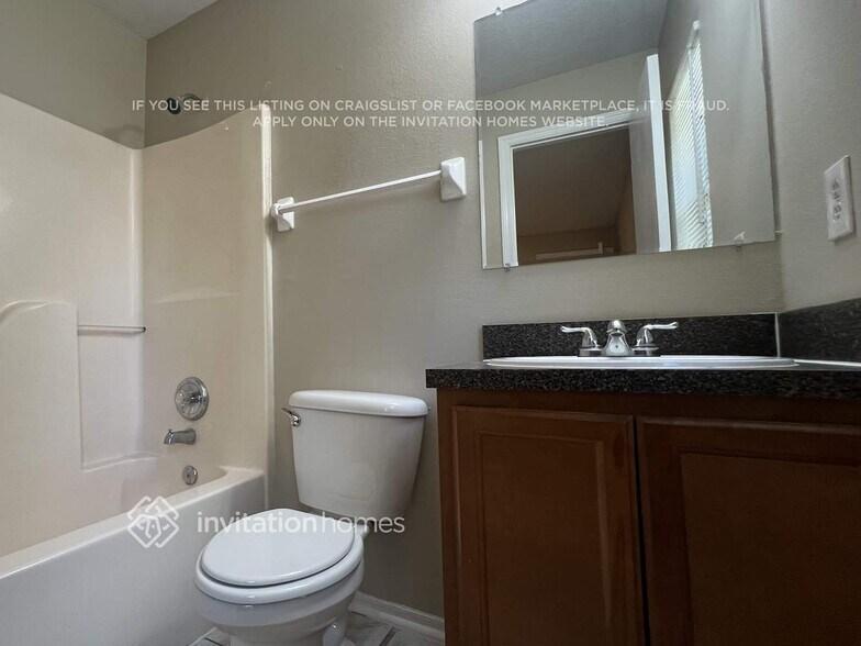 Building Photo - 695 Satin Leaf Cir