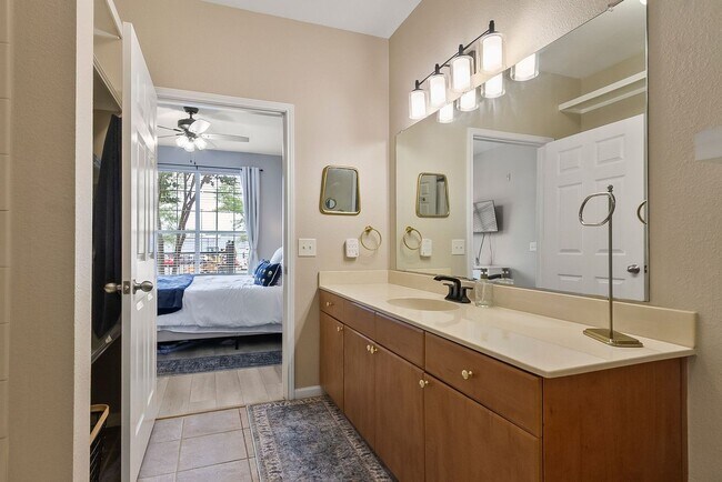 Building Photo - Midtown Village 2 Bed 2 Bath Condo! Available June 1st!