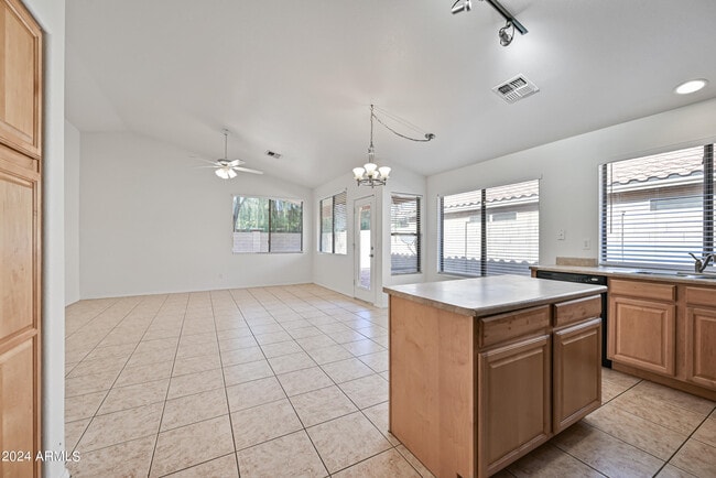 Building Photo - 7160 E Lindner Ave