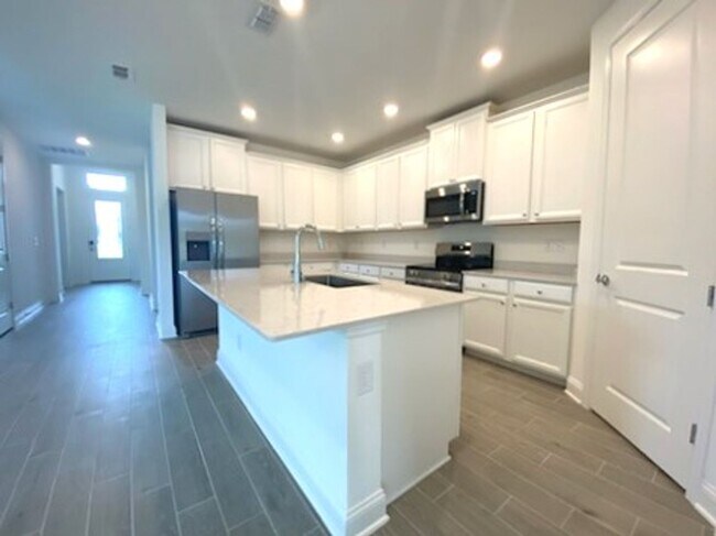 Building Photo - Beautiful 4 Bedroom Home in Wexford Reserve!