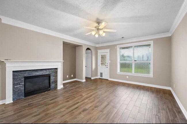 Building Photo - 17923 Serene Shore Dr