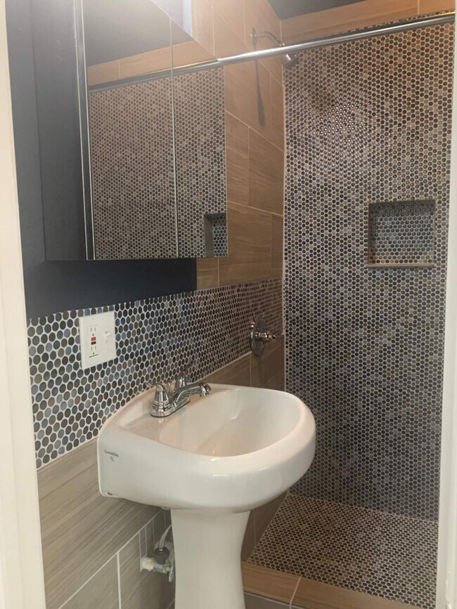 Building Photo - 2423 Avenue Q