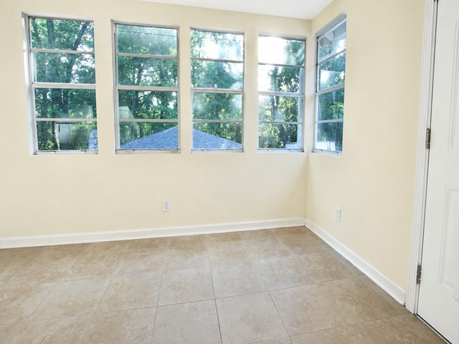 Building Photo - 1554 Geraldine Dr