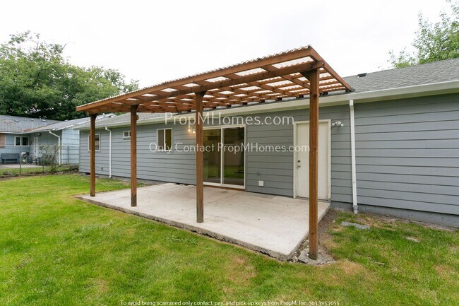Building Photo - 13400 SW Walker Rd