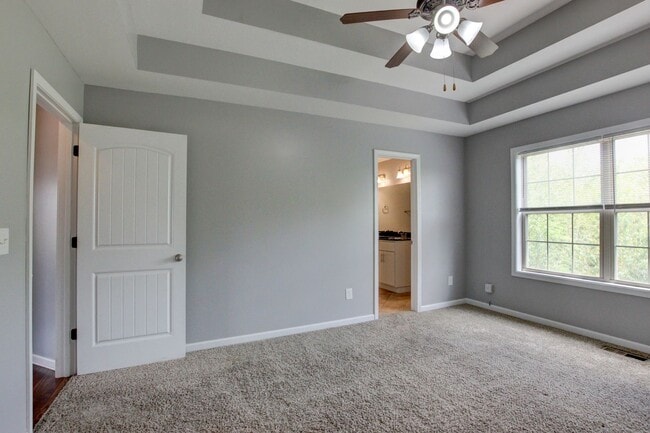 Building Photo - Sweet Splitlevel with Awesome Basement Area