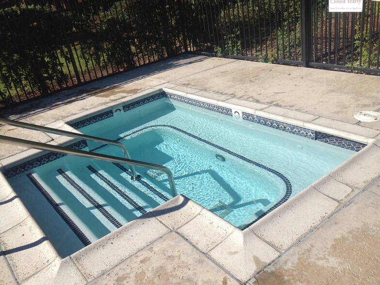 Building Photo - 6612 Reservoir Ln