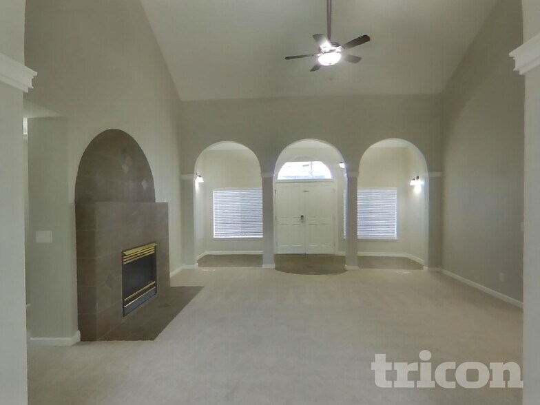 Building Photo - 302 3rd Ave SE