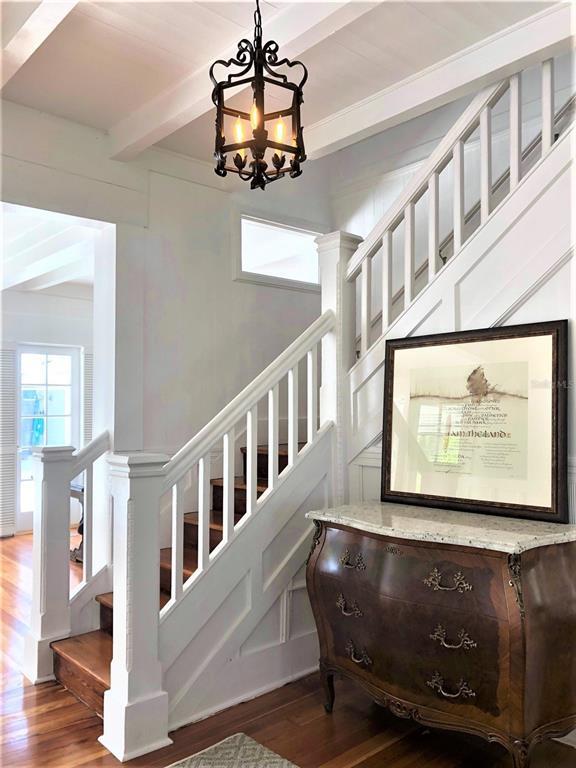 Building Photo - 835 Victoria Dr