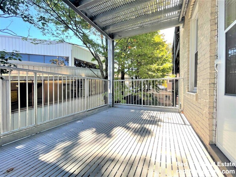 Building Photo - 5 Barrows St