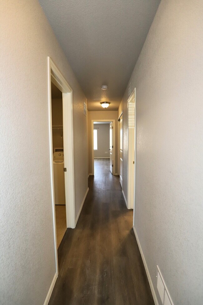 Building Photo - Welcome Home to Comfort & Convenience!