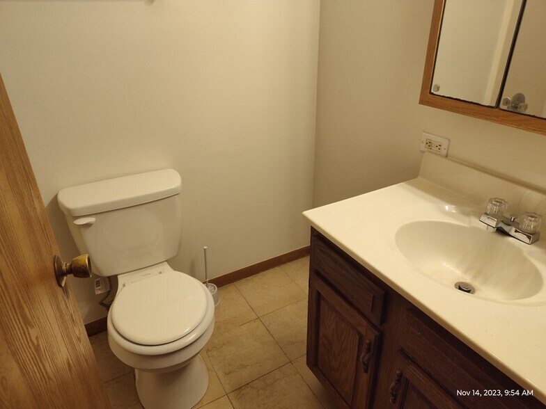 Building Photo - 434 Meadow Green Ln