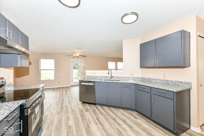 Building Photo - 1155 Redwood Dr