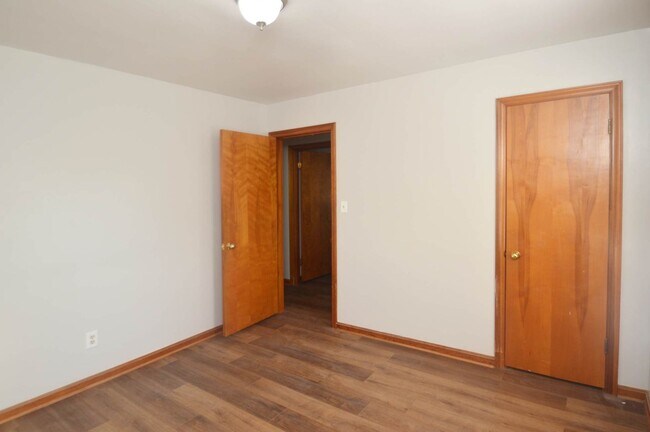 Building Photo - 3 BR Home in Madison Heights Available Immediately