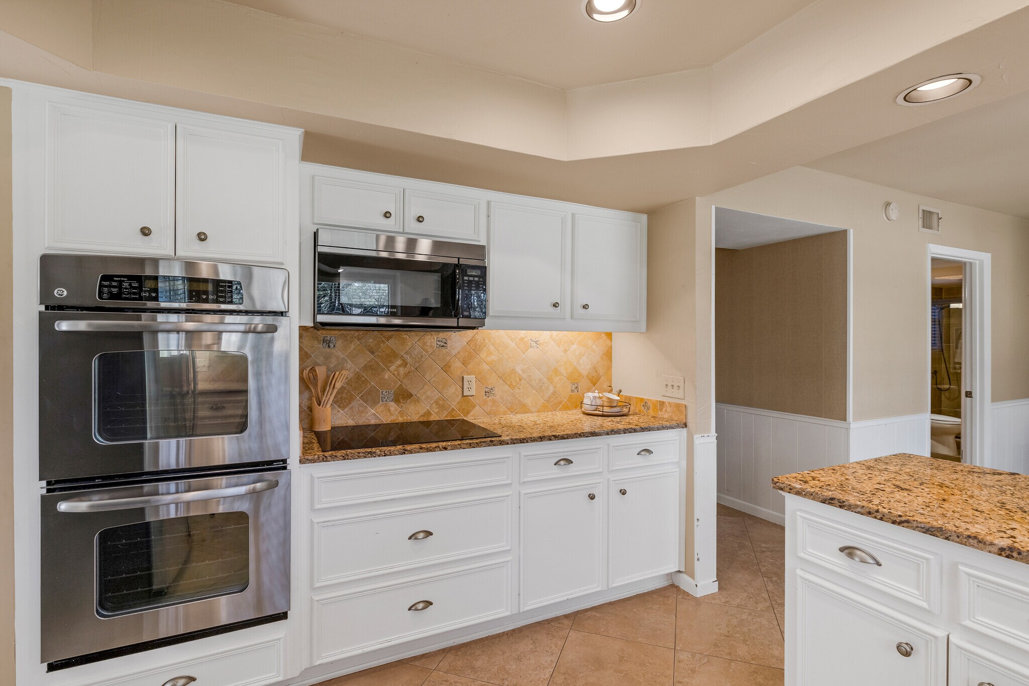 Building Photo - 9006 Balcones Club Dr