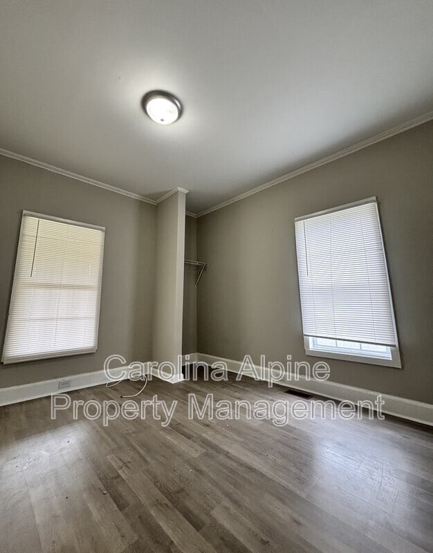 Building Photo - 618 Gardner St
