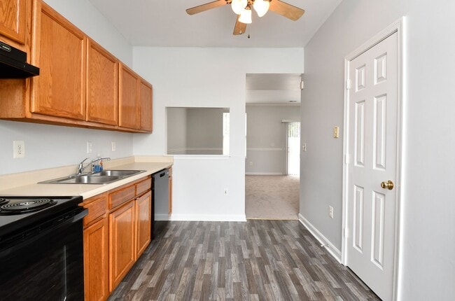 Building Photo - BEAUTIFUL TOWNHOME FOR RENT