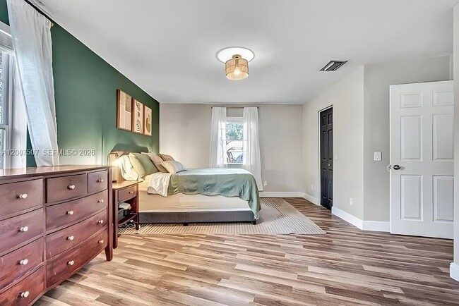 Building Photo - 6941 Boston Dr