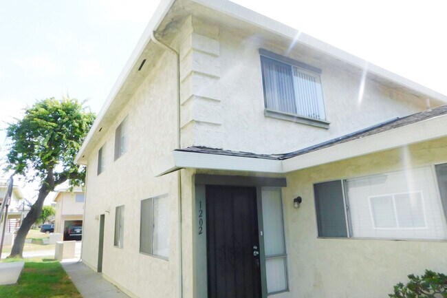Building Photo - 1202 Portola Rd
