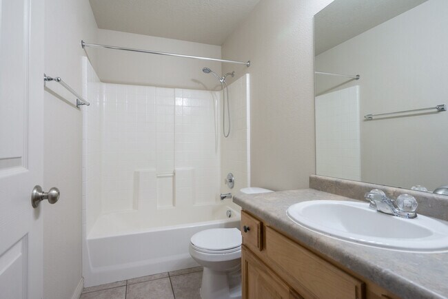 Building Photo - 3155 S Hidden Valley Dr