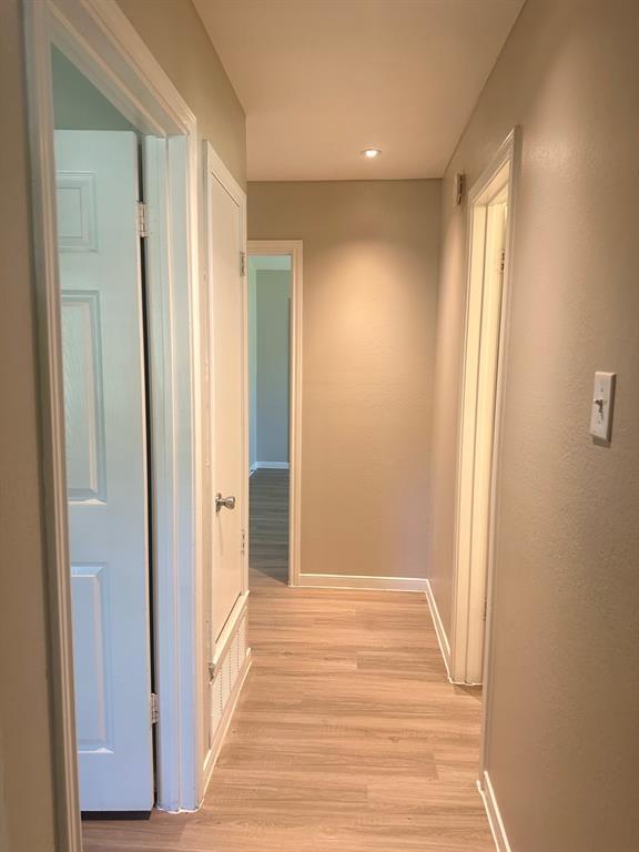Building Photo - 1102 Serenada Dr