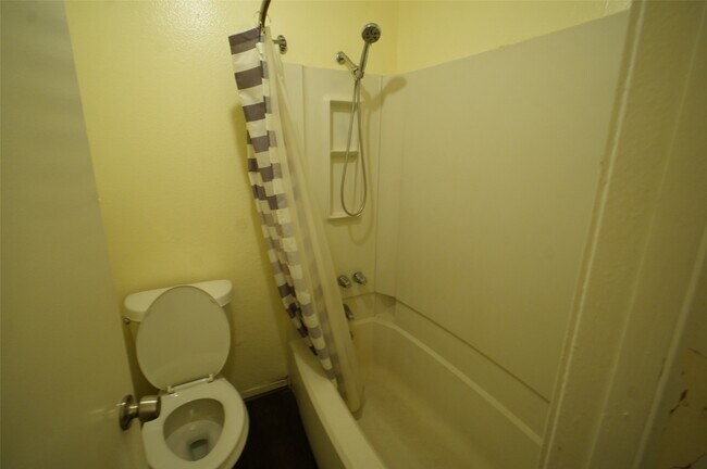 Building Photo - 8587 Sands Point Dr