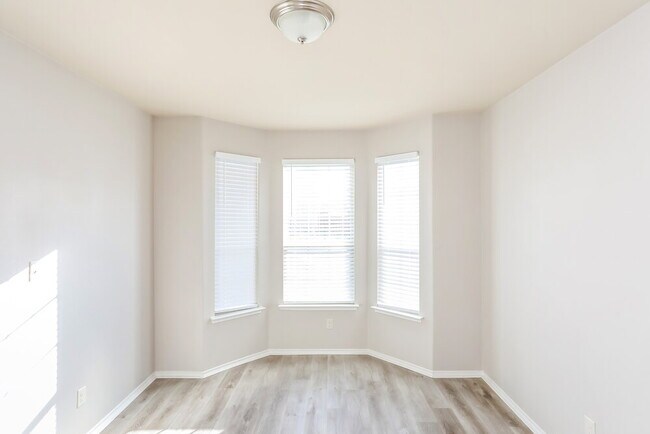 Building Photo - 313 Haywood Cir