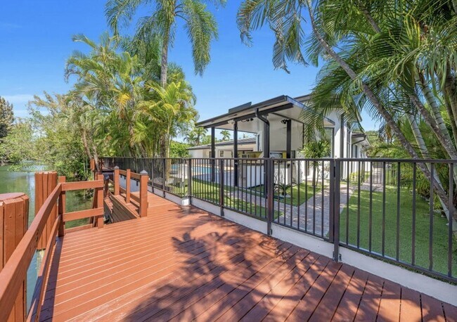 Building Photo - 5120 Carillo St