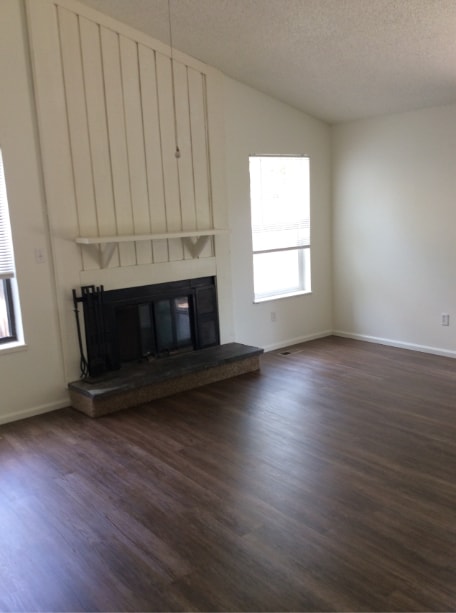 Building Photo - 942 Wakerobin Ln