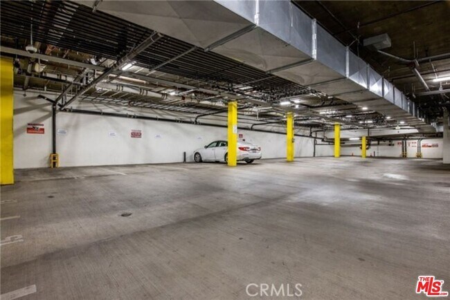 Building Photo - 917 S New Hampshire Ave