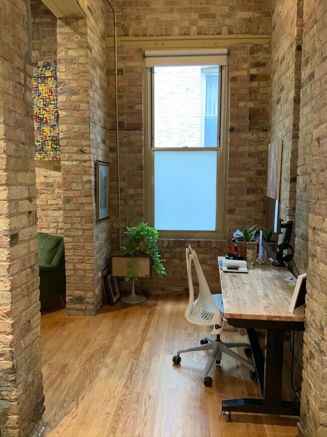 Building Photo - 525 N Halsted St