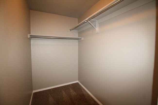 Building Photo - Beautiful 4 bed Bedroom Home in Mustang Sc...