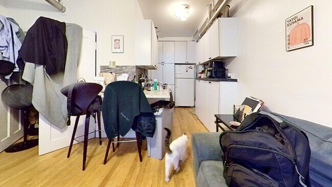 Building Photo - East Lakeview Garden Studio includes Heat