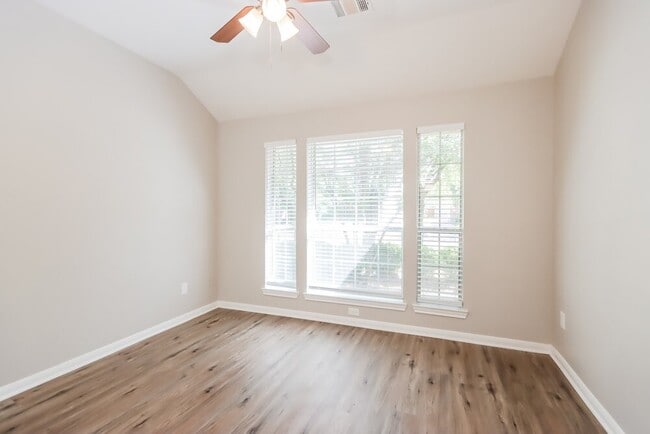 Building Photo - 1110 Bringewood Chase Dr