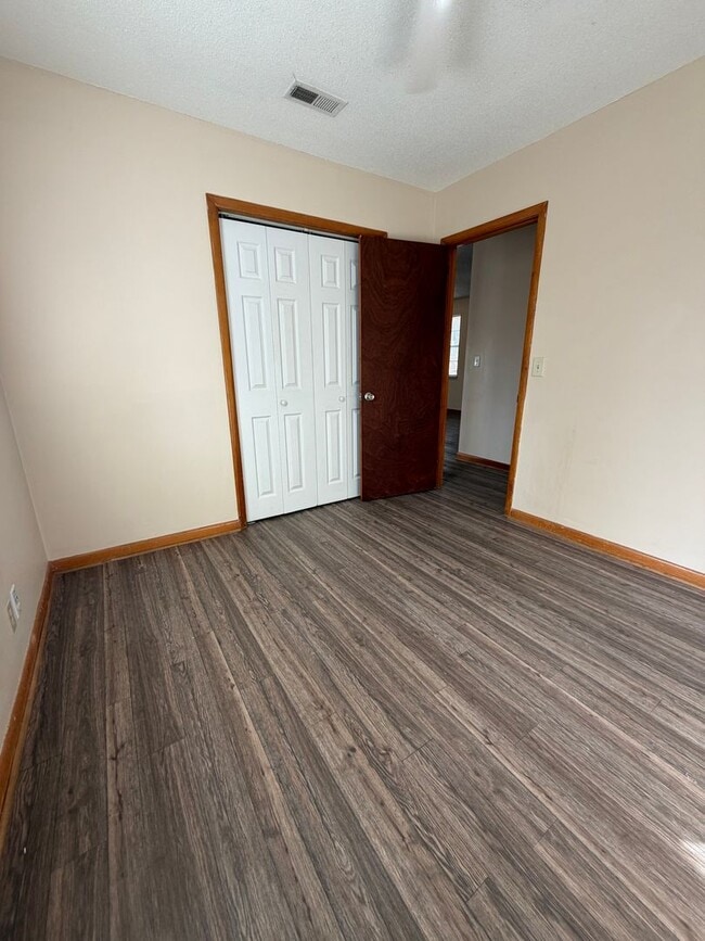 Building Photo - 189 Warden Dr