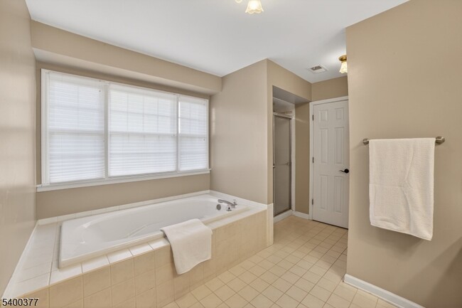 Building Photo - 7 Sun Valley Way