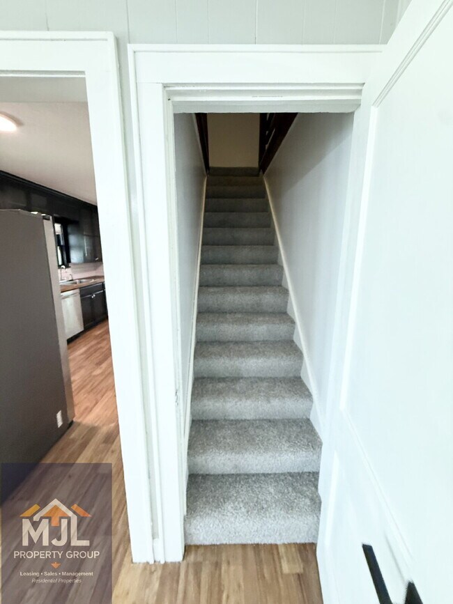 Building Photo - Updated 3 Bedroom / 1 Bath Home In KCMO *READY NOW*