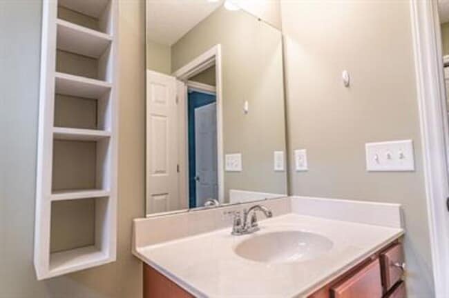 Building Photo - 428 Green Links Dr
