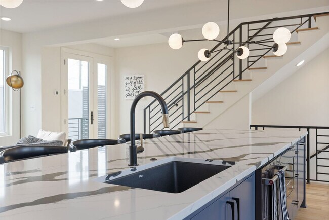 Building Photo - 1117 3rd Ave S