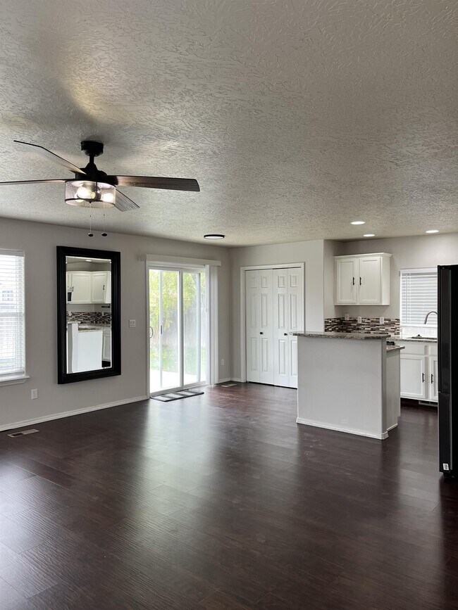 Building Photo - 2057 W Shy Creek Pl