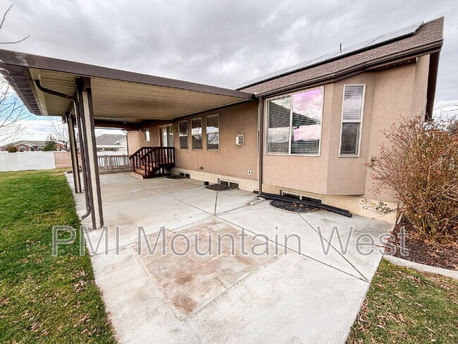 Building Photo - 2241 W 2475 N