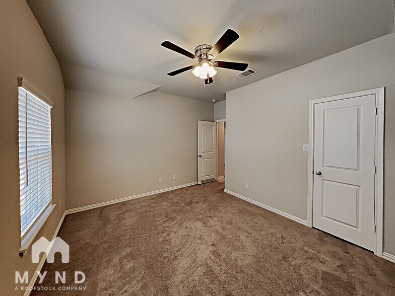 Building Photo - 15003 Gelding Hts