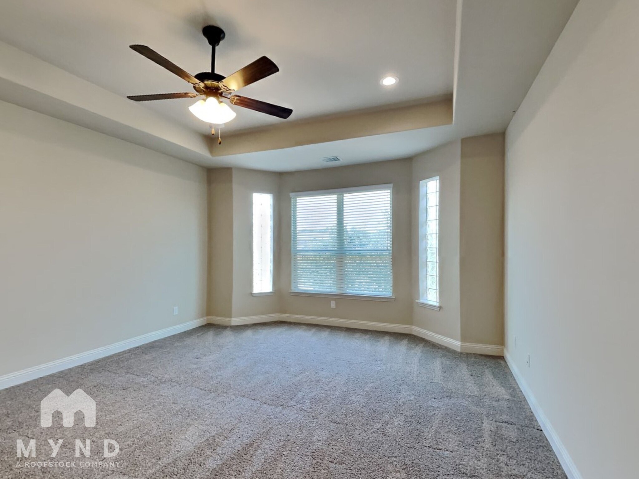 Building Photo - 4144 Riverside Dr
