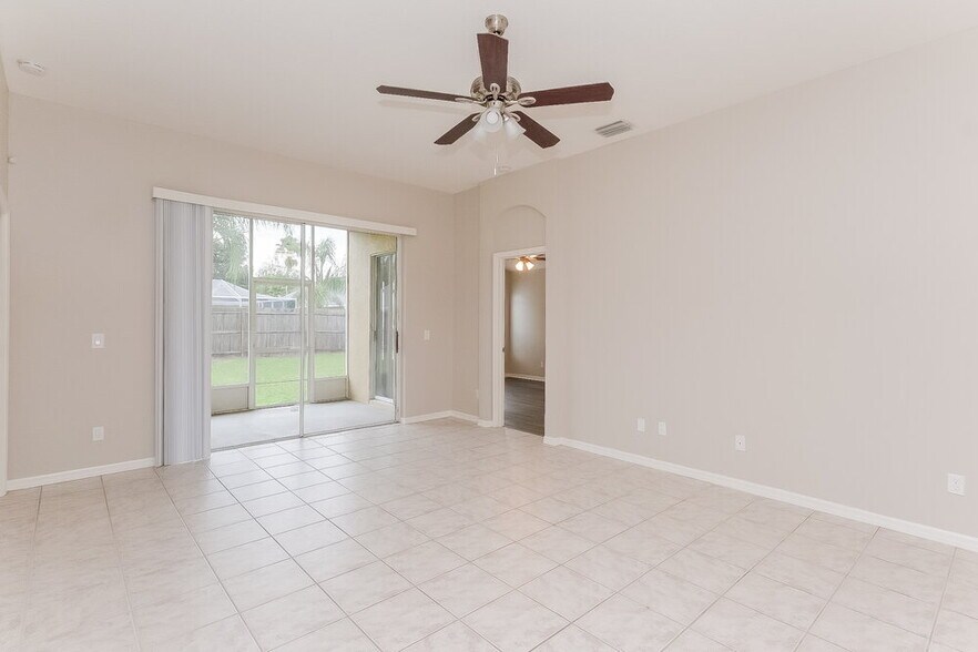 Building Photo - 1464 Lake Shore Ranch Dr