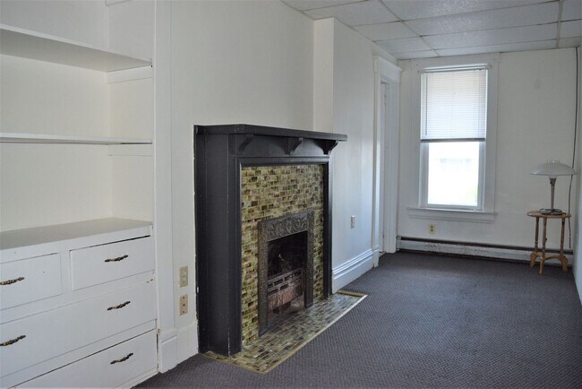 Building Photo - 402-apt1-4 Water St