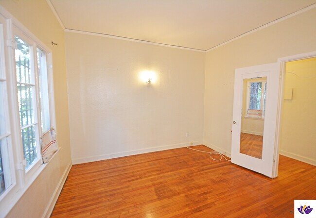 Building Photo - 5727 Carlton Way